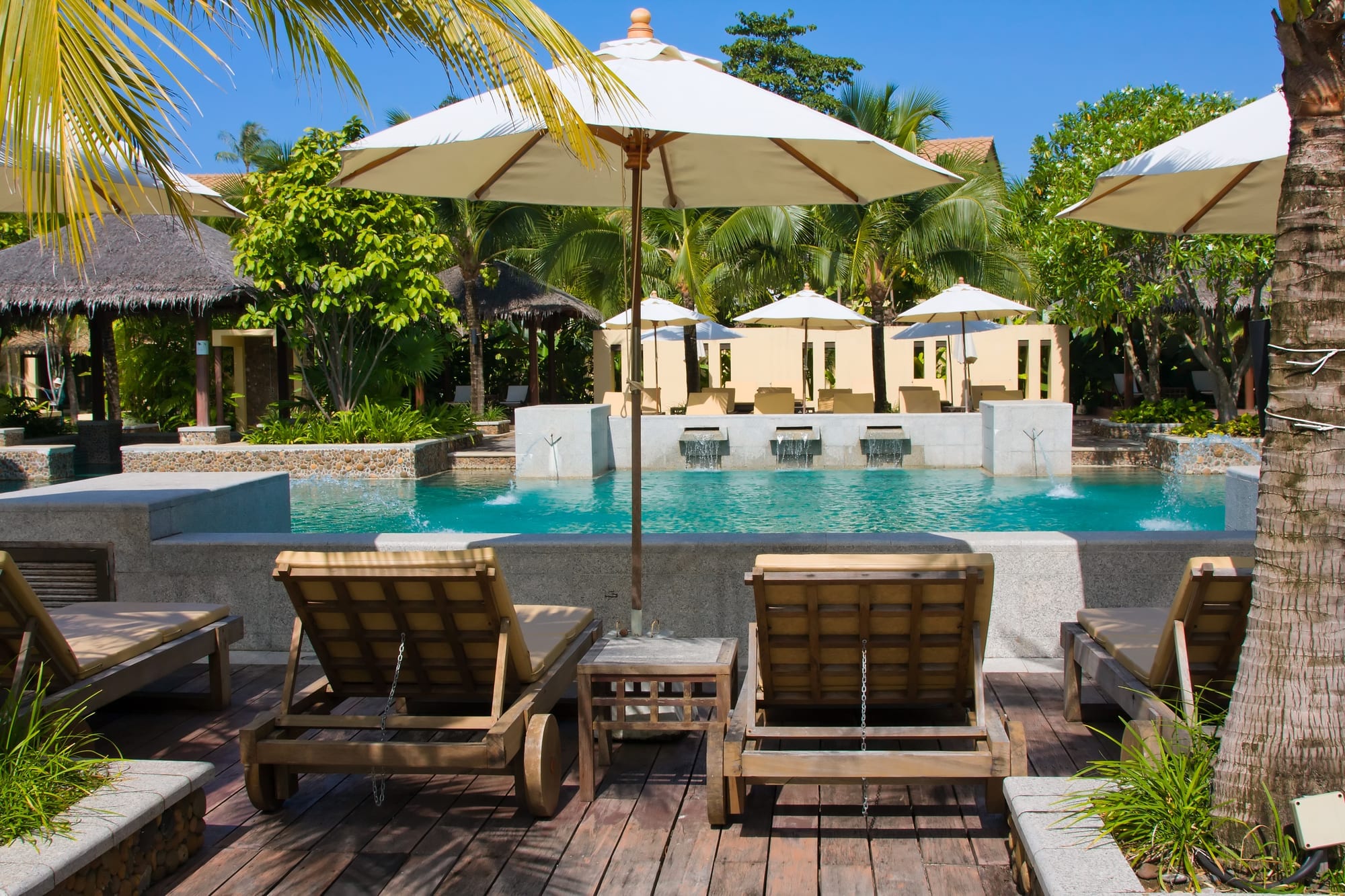 A beautiful backyard swimming pool area
